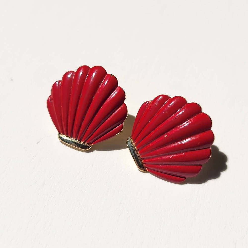 Vintage Enamel Scallop Shell Earrings Small Red Gold Tone Nautical Studs